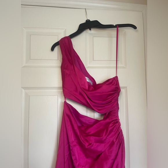 MAC DUGGAL CUT OUT ONE SHOULDER SATIN GOWN - Picture 8 of 8